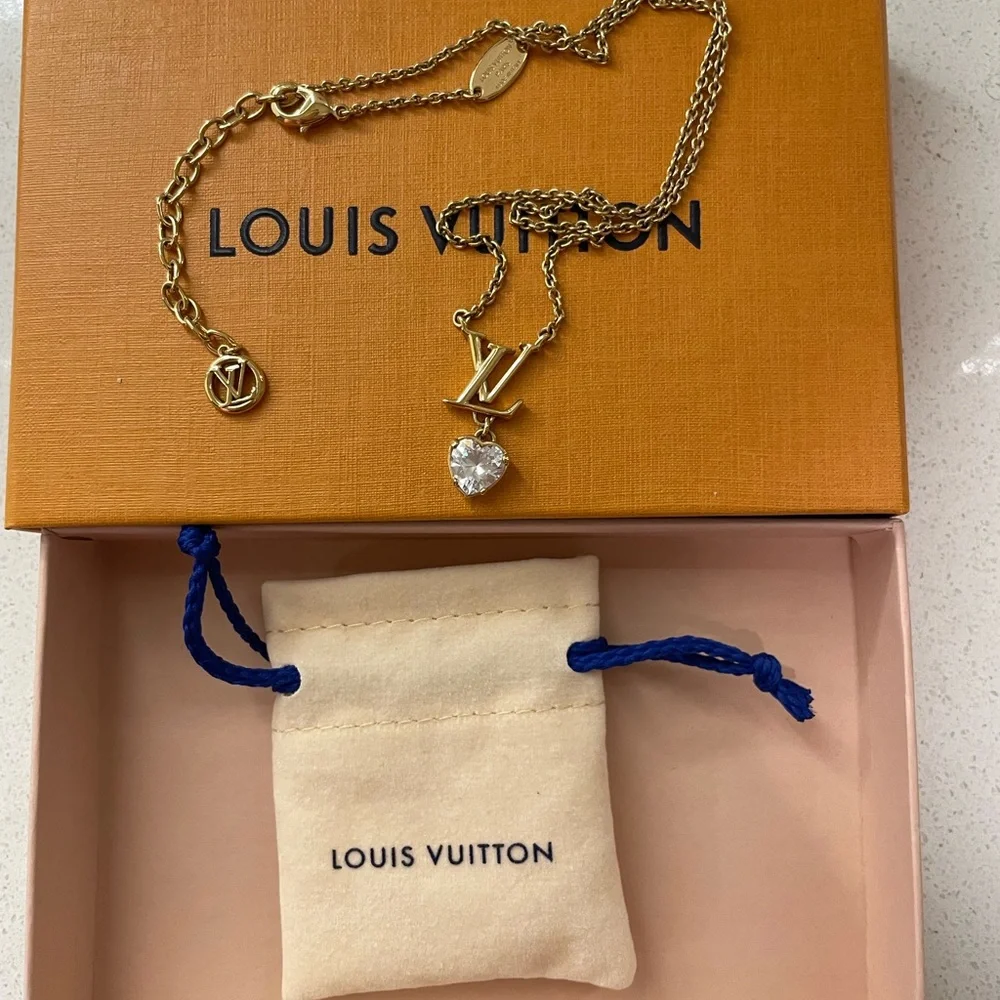 Louis Vuitton Gold LV Necklace with Heart Pendant - Picture 3 of 12